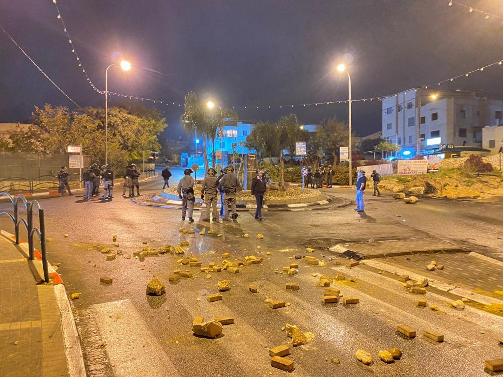 الشرطة تفرق مساء اليوم مظاهرة عنيفة غير قانونية في بسمة طبعون