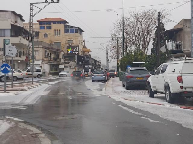 المنخفض الجوي القطبي يفرض هيمنتهُ والآتي أبرد وأكثر غزارة في الأمطار والثلوج...البرج يعرض لكم صورا جميلة من الجولان الحليل وجبل الشيخ