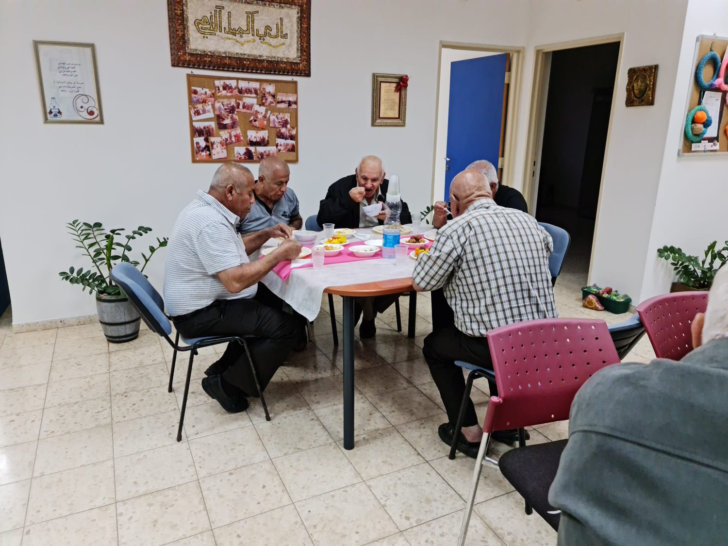 أبوسنان: رمضان يجمعنا على مائدة واحدة  بإفطار رمضاني جماعي في نادي الجيل الذهبي بأجواء أخوية مُحِبّة