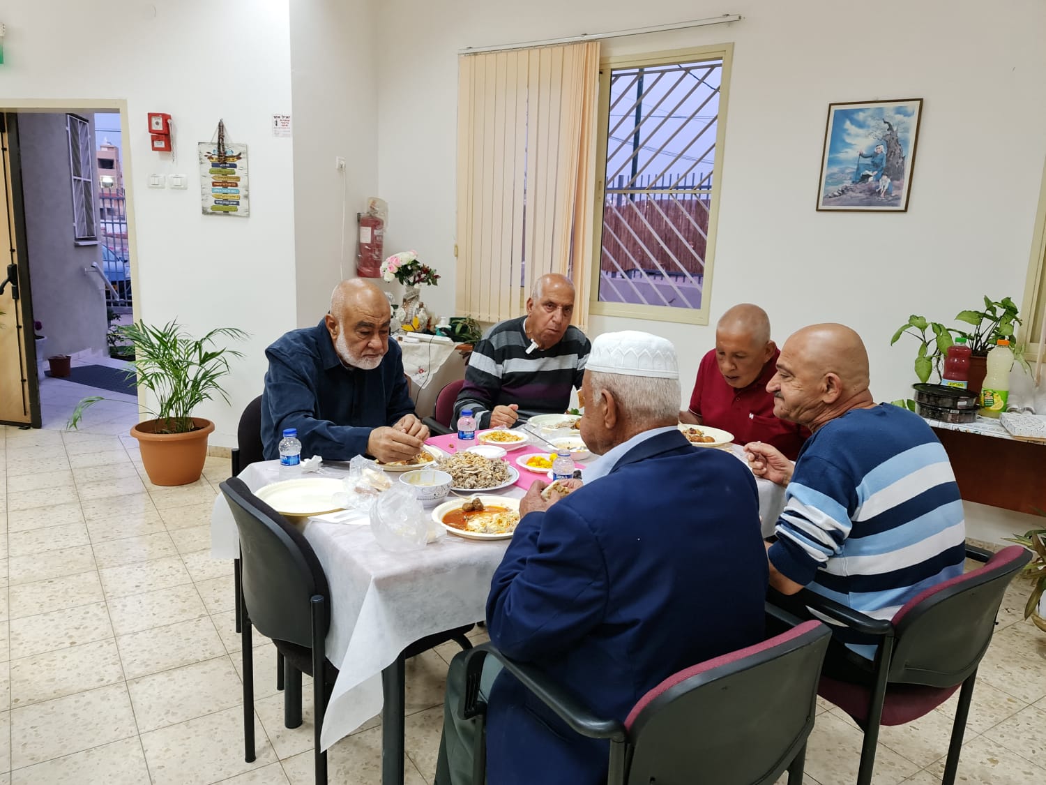 أبوسنان: رمضان يجمعنا على مائدة واحدة  بإفطار رمضاني جماعي في نادي الجيل الذهبي بأجواء أخوية مُحِبّة