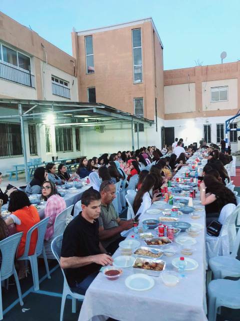 مدرسة خطوات الثانوية يركا - ابوسنان وإفطار جماعي ذو طعم محبة تآخي ونسمات عيدية أريجية