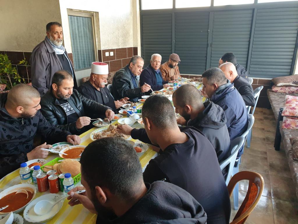 أبوسنان: عقد اتفاق صلح بين عائلة صبحي نعيم وعائلتي شادي غضبان وكميل يحيى بوساطة رئيس المجلس المحلي السيد فوزي مشلب ووجهاء آخرين من لجنة الصلح