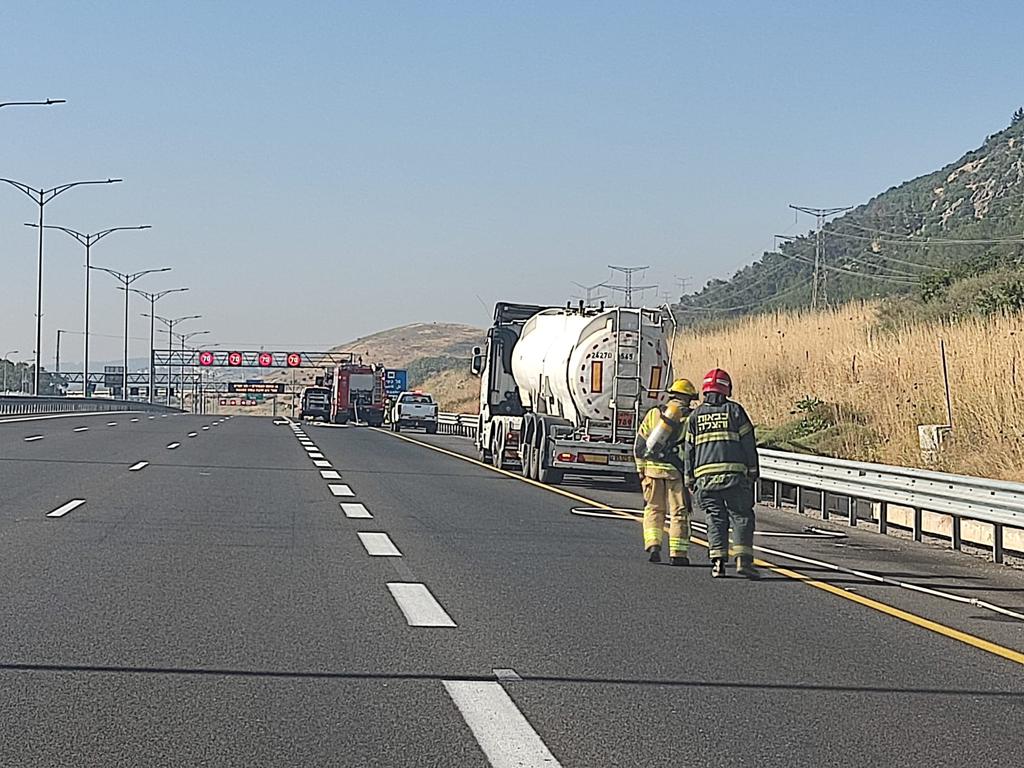 انتبهوا: تسرب مادة حامضية خطرة من شاحنة بشارع 70 