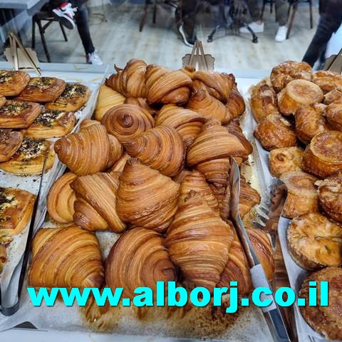 افتتاح بأسلوب أوروبي مُميز لكونديتوريا PATiSSERIE لصاحبها الشاب الطموح ثائر عناد مرزوق في حي الخروب في أبوسنان بحضور جماهيري كبير