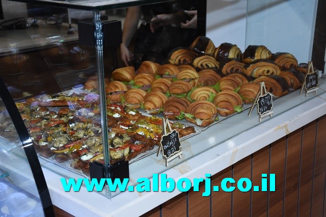 افتتاح بأسلوب أوروبي مُميز لكونديتوريا PATiSSERIE لصاحبها الشاب الطموح ثائر عناد مرزوق في حي الخروب في أبوسنان بحضور جماهيري كبير