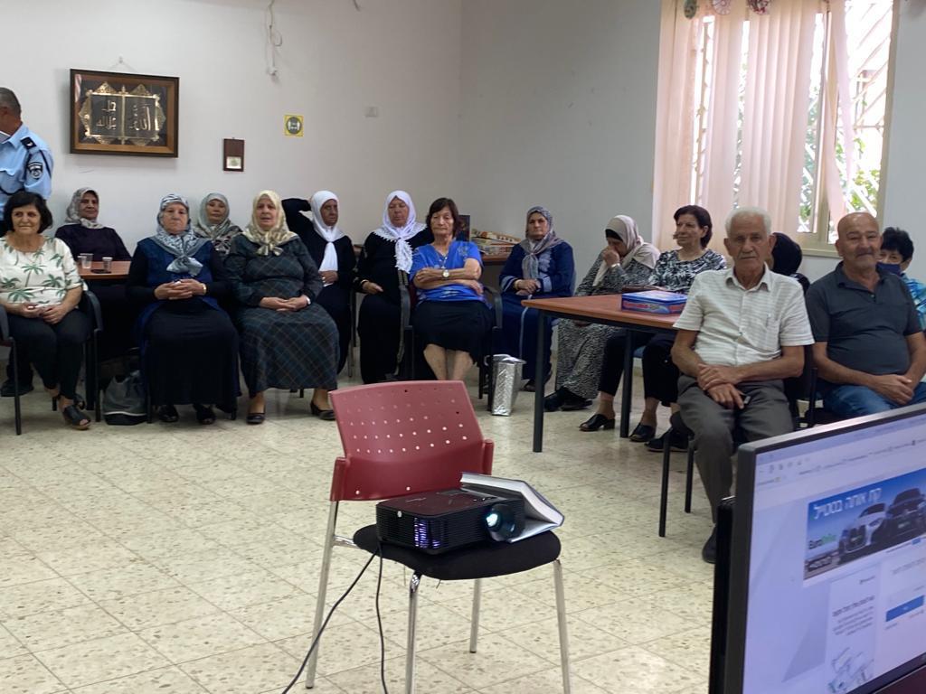 بمناسبة شهر المسن: محاضرة قيّمة في نادي الجيل الذهبي ابوسنان تحدثت عن أمن وأمان المسن في كل مكان وزمان وطرق الوقاية