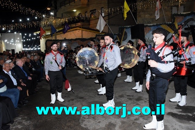 بأجواء يانعة إضاءة مُنيرة لشجرة الميلاد في أبوسنان. شاهدوا الفيديو والصور