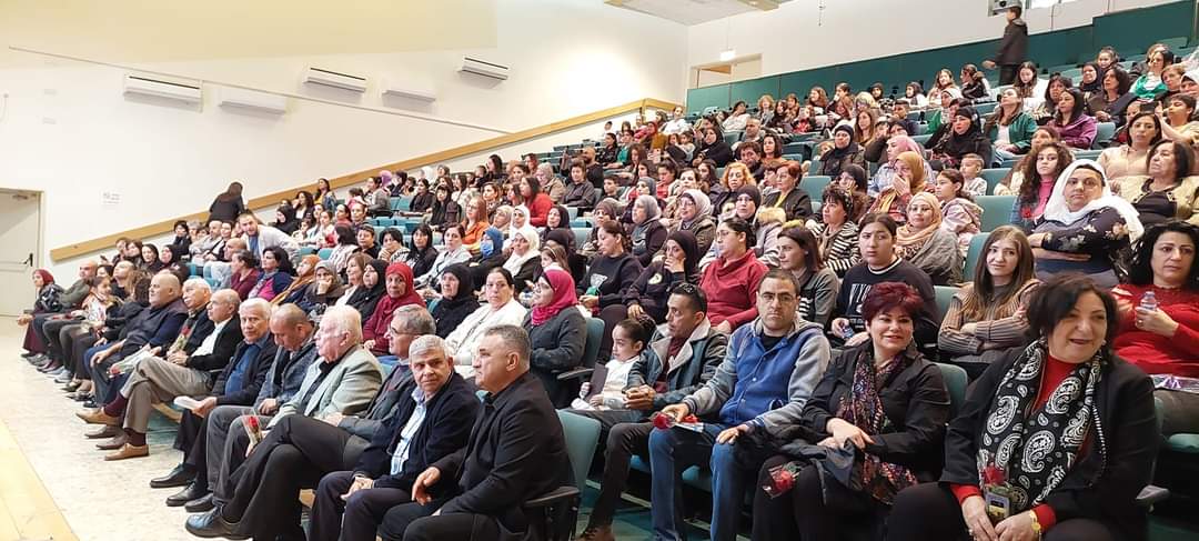 مجلس أبوسنان المحلي والمركز الجماهيري ينسجان احتفالا بهيجا بعيد ست الحبايب في أوديتوريوم القرية