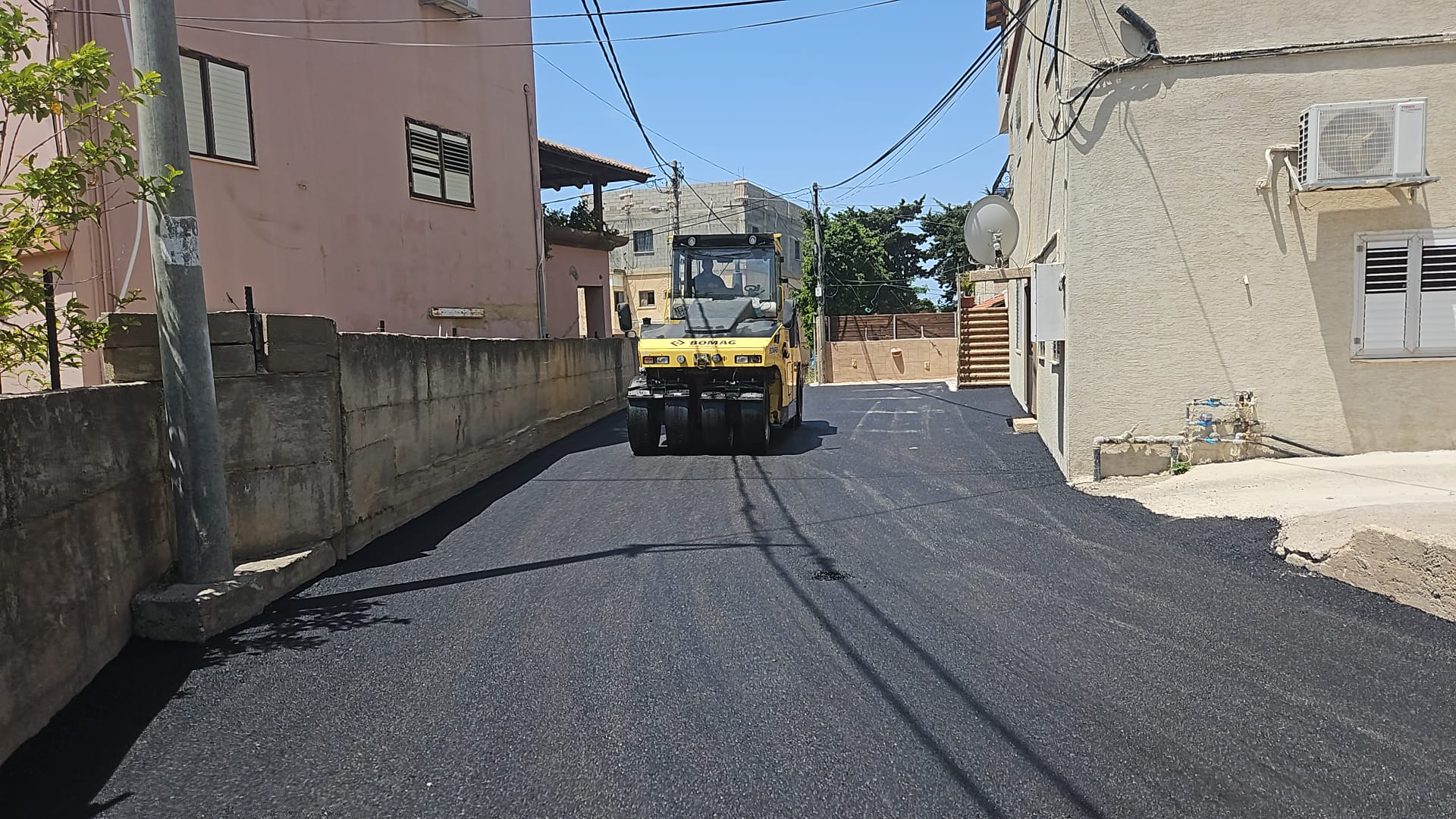 مجلس أبوسنان المحلي وتعبيد شارع في الحي الشرقي في القرية بعد مطالبة المواطنين هناك