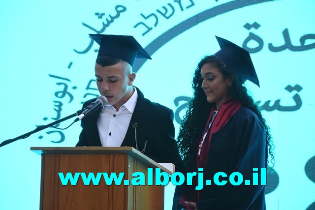 المدرسة الاعداية (ب) تتميّز بحفل تخريج كوكبة لامعة من طلاب الفوج السادس من شُعبة التواسع في باحة المدرسة المركزية