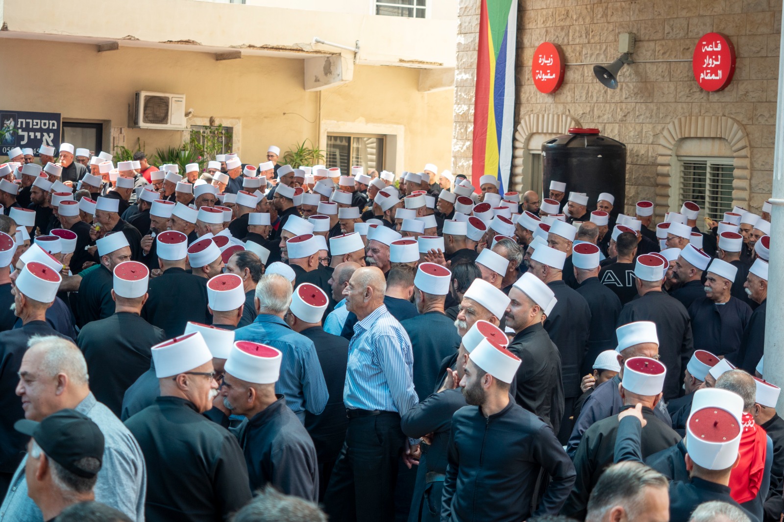 سماحة الشّيخ خلال الزّيارة السّنويّة لمقام سيّدنا أبي ابراهيم (ع): لا تراجع ولا تنازل عن مطالب الطّائفة وحقوقها